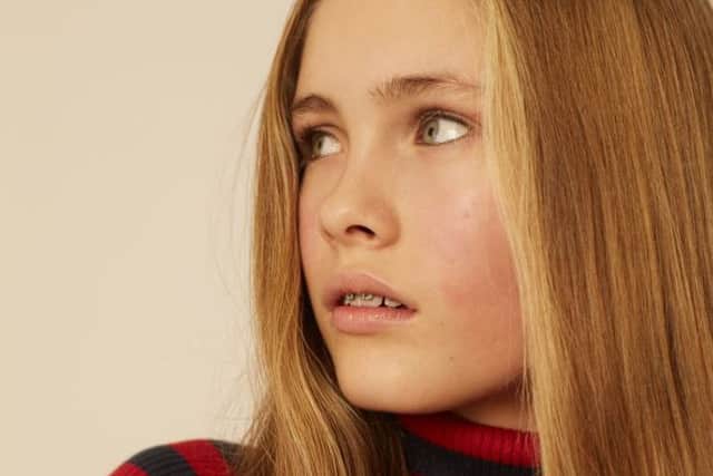 Worksop girl Harriet Webster has landed a top modelling contract.
