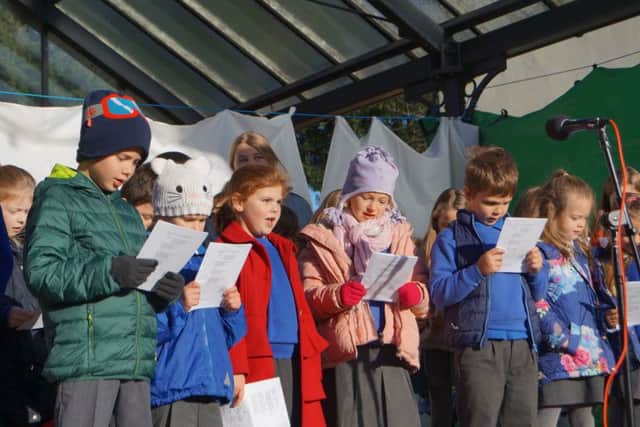 Children from Osgodby Primary School sang for the crowd EMN-171127-064509001