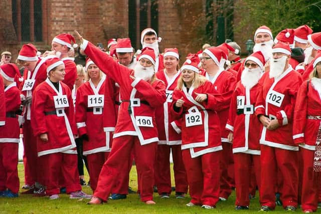 Woodhall Spa Santa Dash EMN-170412-082942001