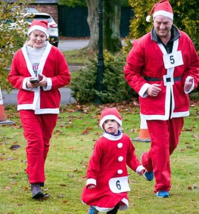 Woodhall Spa Santa Dash EMN-170412-083154001