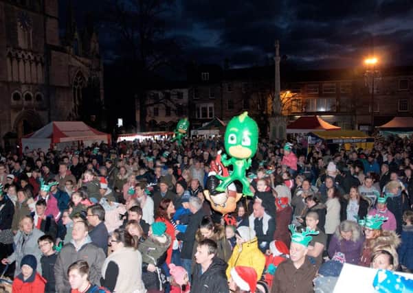 Crowds in Sleaford Market for this year's lights switch-on. Now there is a call to rally round and make the event even better. EMN-171212-120245001