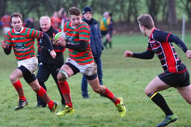 Tom Stephens breaks clear for one of his two tries EMN-171218-093558002