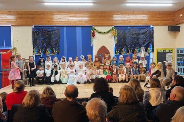 Middle Rasen Primary School Christmas activities EMN-171221-103023001