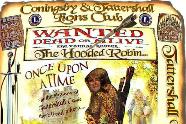 -Lions Panto - The Hooded Robin EMN-180501-142255001