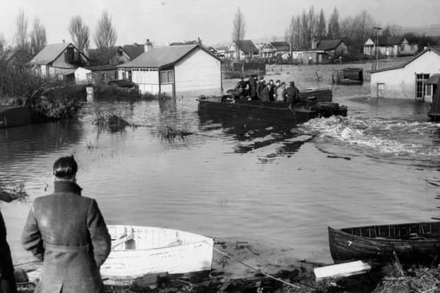 Floods along the east coast in January 1953. ANL-180801-112056001