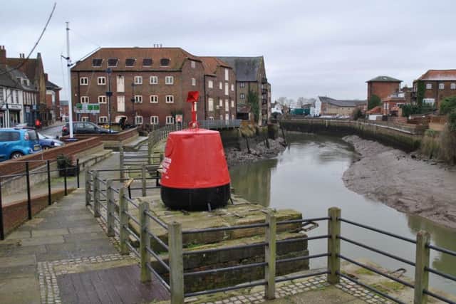 The existing buoy at Custon House Quay, Boston.