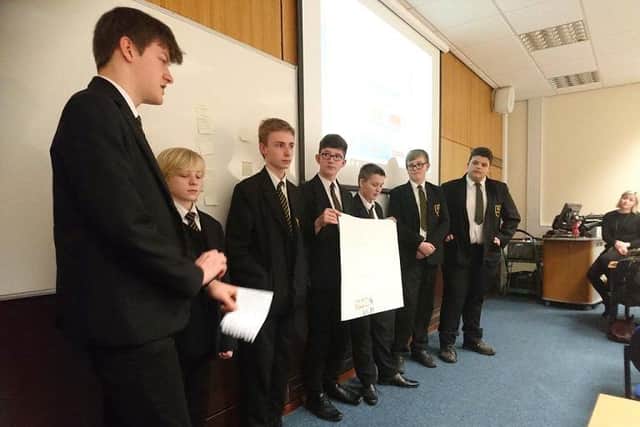 Students pictured on their visit to Nottingham University. EMN-180115-143924001