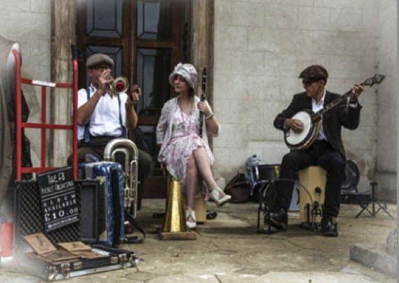 FB takes its listeners back to the hot jazz, blues, ragtime and popular dances of the 1920/30s and earlier.