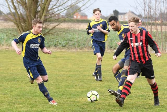 Park Utd (blue) v Woodhall (red). Junior Samara (blue), Cam Robertson (red).