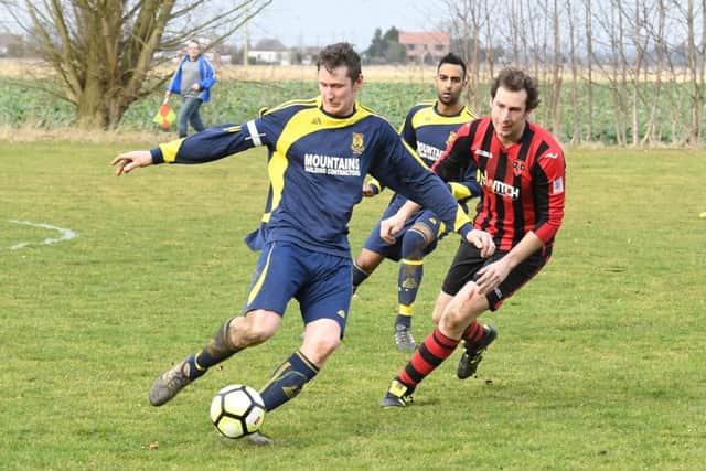 Park Utd (blue) v Woodhall (red). Craig Mountain (blue), Jack Draper (red).
