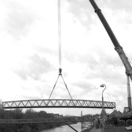 The new footbridge for Rowley Road and Windsor Crescent in 1993. EMN-180221-161502001
