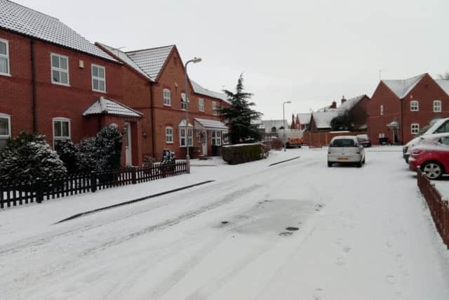 Snow hits Sleaford this morning. EMN-180228-094434001