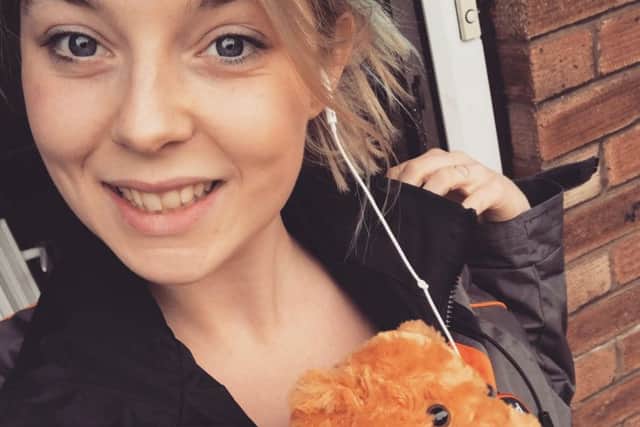 Sophie Bole heads out for a run with her Red Arrows teddy EMN-180326-125023001