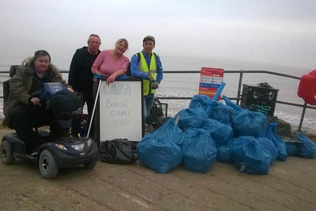 Volunteers at the beach clean in Winthorpe. ANL-180326-145719001