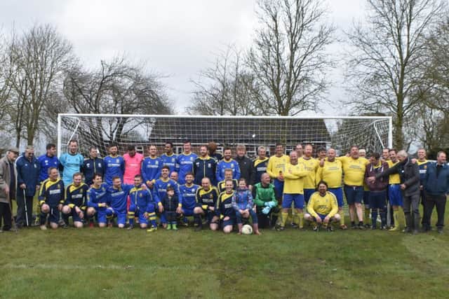 The two teams line up. Photo: Darren Trapps - Endeavour FM Sport.
