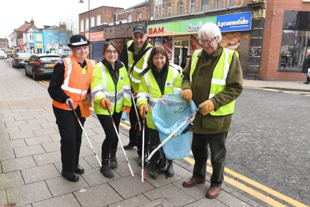 Big Boston Clean Up 2018. L-R PCSO Stephanie Chambers, Georgia Thompson, Stephen Bromby - ASDA, Emma Love, Alan Spriggs. EMN-180904-131251001