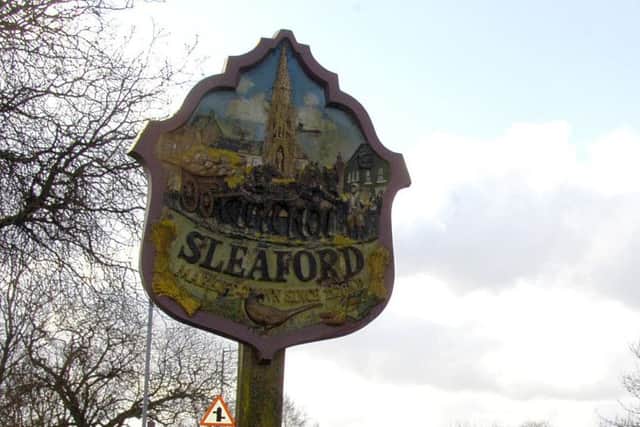Sleaford Town sign on Lincoln Road. EMN-181104-163937001