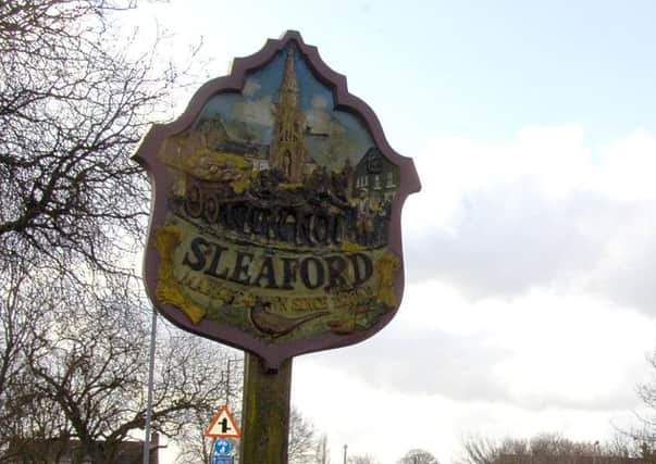 Sleaford Town sign on Lincoln Road. EMN-181104-163937001