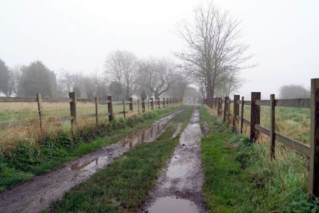 Cemetery lane in Wragby EMN-181204-113324001