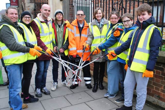 Centrepoint Outreach volunteers on the Big Boston Clean-Up EMN-180413-122738001