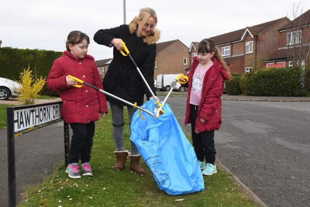 Litter pick, Southfields, Sleaford. L-R Kaitlin Cammack 7, Lisa Allen, Kimberley Cammack 7. EMN-180904-104558001