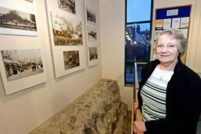 Sheila Jonkers in front of a section of the Roman wall in Horncastle Library. EMN-180418-101553001