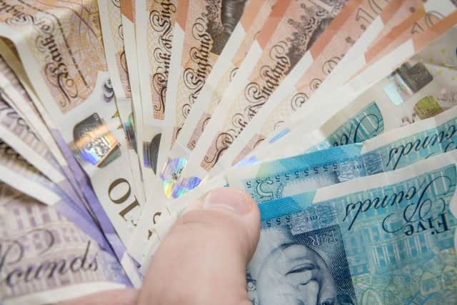 stock pic money cash notes pay SNL-170711-134921070