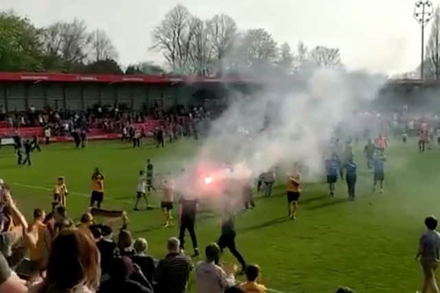 The fan throws the flare.