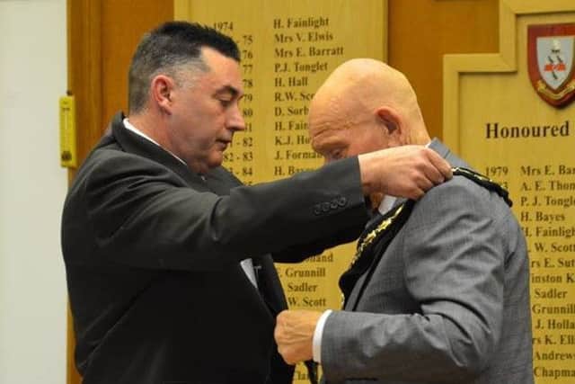 Coun Danny Brookes hands over the chain of office to Coun Sid Dennis. Photo: Barry Robinson. ANL-180518-063134001
