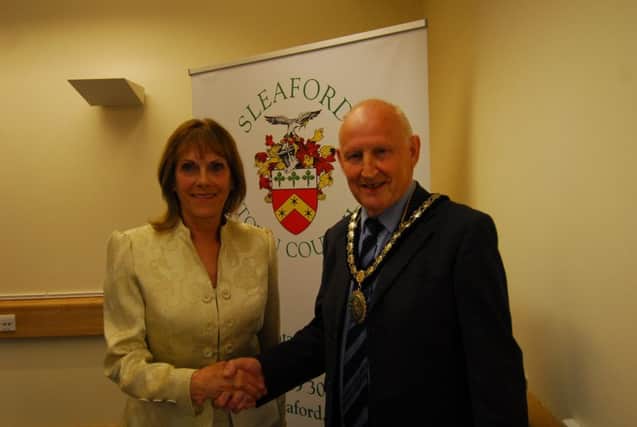Outgoing Mayor Coun Jan Mathieson congratulates new Mayor of Sleaford, Coun Grenville Jackson. EMN-180517-095307001