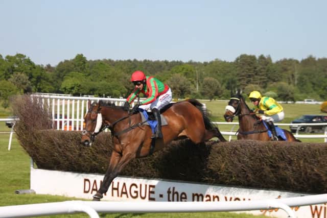 Zamparelli leads the field on his way to winning The Dambuster Chase EMN-180521-154646002