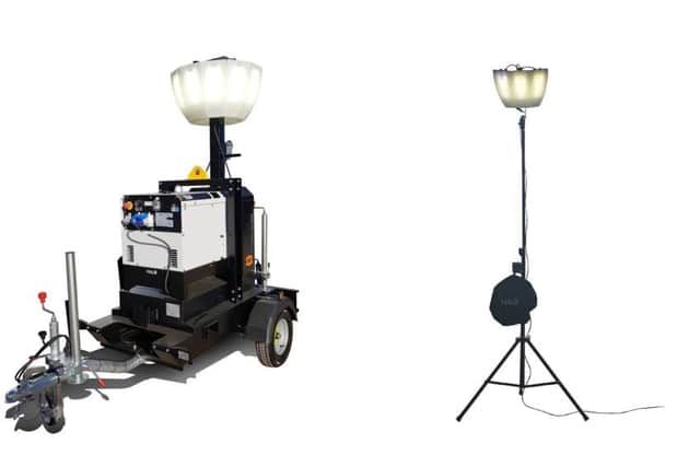 The 600W Halo lamp (left) and its 300W counterpart. Note on scale: The picture is a composite of two images, each one showing one of the lamps. The lamps are not, as it may appear, next to each other.