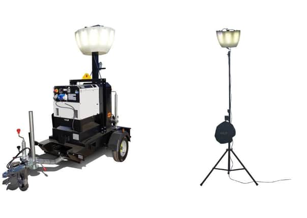 The 600W Halo lamp (left) and its 300W counterpart. Note on scale: The picture is a composite of two images, each one showing one of the lamps. The lamps are not, as it may appear, next to each other.
