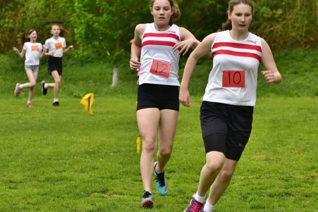 Amelia Morley and Sophie Henderson in the U15 girls' race EMN-181106-131303002