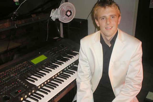 Organist Mark Thompson EMN-180614-070836001
