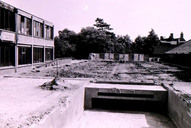 The old Sleaford Corn Exchange, demolished just weeks after a devastating fire which affected Smeeton's furniture store next door in 1969. EMN-180720-173117001