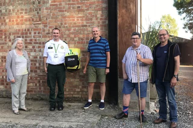 Mary Read, Dave Forman, Paul Brewster, Jonathan Read and Ian Read with the new defibrillator EMN-180827-080838001