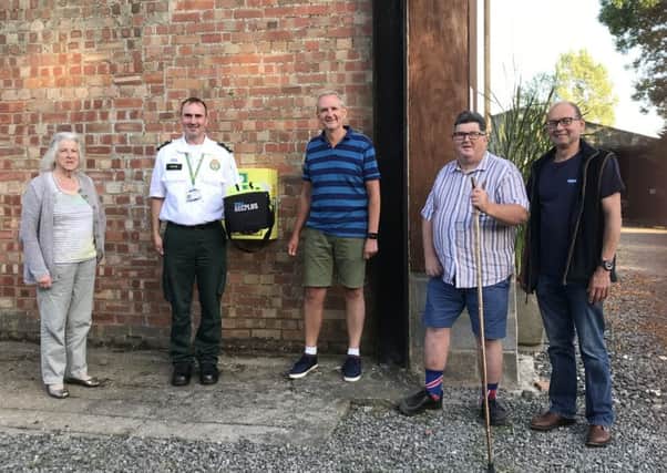Mary Read, Dave Forman, Paul Brewster, Jonathan Read and Ian Read with the new defibrillator EMN-180827-080838001