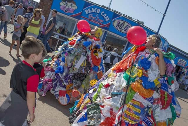 SO Festival 2018 - Mablethorpe.
Cocoloco perform Willy and Wally. Photo Credit: Yellowbelly Photography.