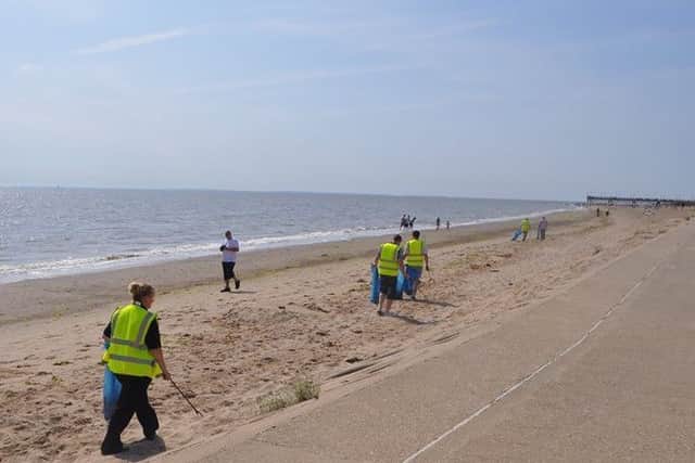 Could you give an hour or two to help clean the beach in Skegness? ANL-181109-073737001