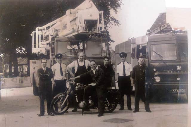 The first hydraulic platform in the local area, back in 1965. Our thanks goes to Rod Norton for providing this photograph.