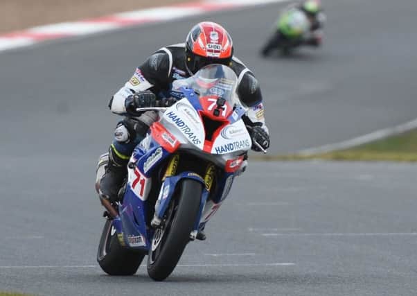 Phil Crowe fought a great battle with rival Colin Ingram at Cadwell Park EMN-180924-123031002