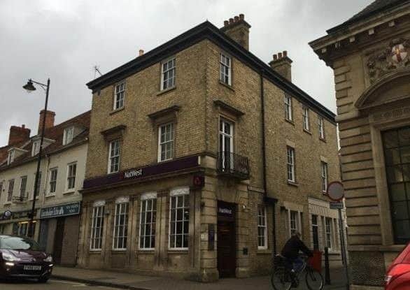 The former Natwest Bank branch in Sleaford - up for auction. EMN-180928-151307001