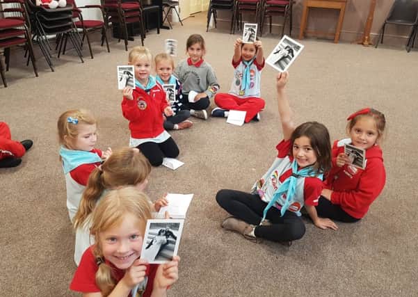 4th Louth Rainbows recently received a thank you cards from Prince Harry and Meghan.