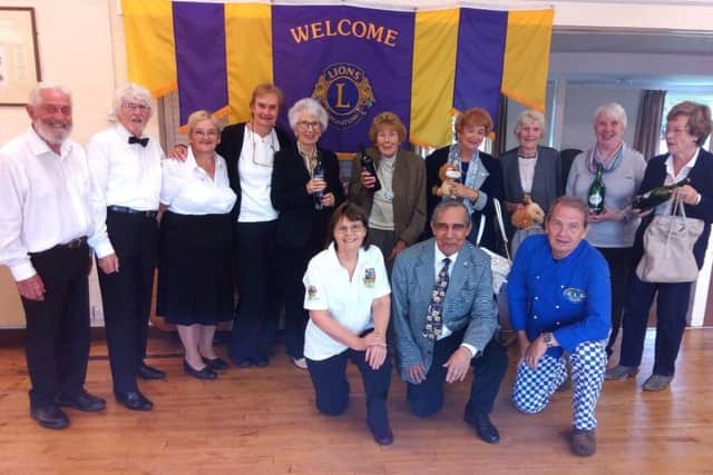 Lions and bridge players at the successful event EMN-180510-083130001