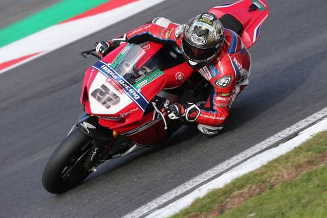 Jason O'Halloran ended a frustrating season in good style at Brand Hatch EMN-181015-113905002