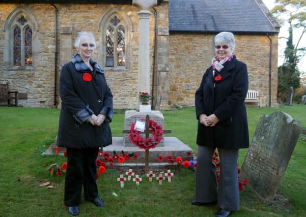 Remembrance at Rothwell EMN-181113-085059001