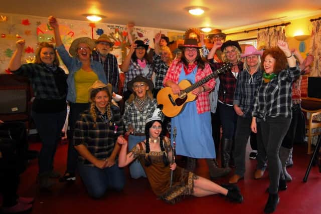 Residents and staff of Ashdene care home in Sleaford enjoy their cowboy day with country singer Lynn McFarland. EMN-181119-222542001
