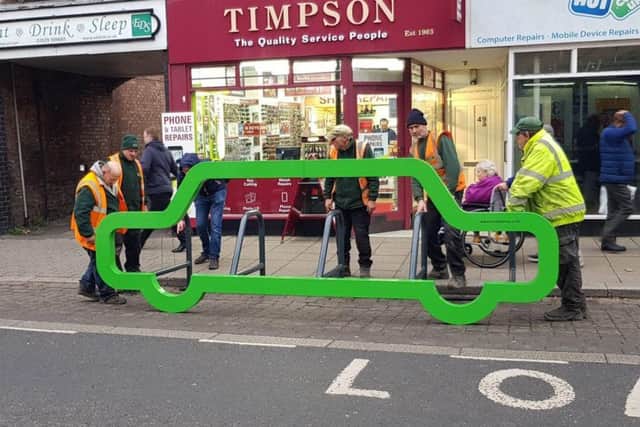 Workmen install the 'pop-up' cycle racks as part of the new street furniture trial project in Sleaford by NKDC. EMN-181128-113810001