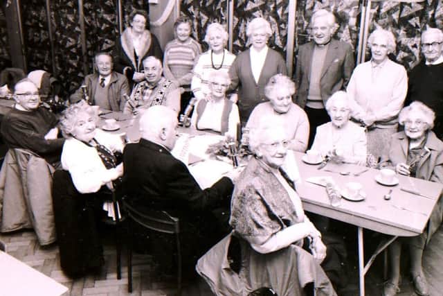 Cotelands School, Ruskington invites elderly residents to Christmas lunch. EMN-181220-110439001